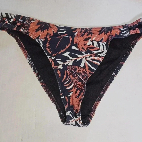 Nasty Gal Just Add Water Leaf Halter Bikini Top And BottomSZ 6 - Picture 8 of 16